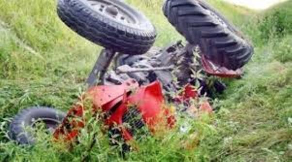 Vdes burri nga Podujeva, u rrokullis me traktor