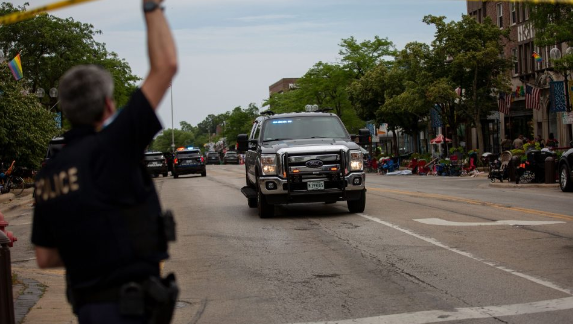 Të shtëna armësh në paradën e 4 korrikut në Illinois, gjashtë të vdekur e 20 të plagosur