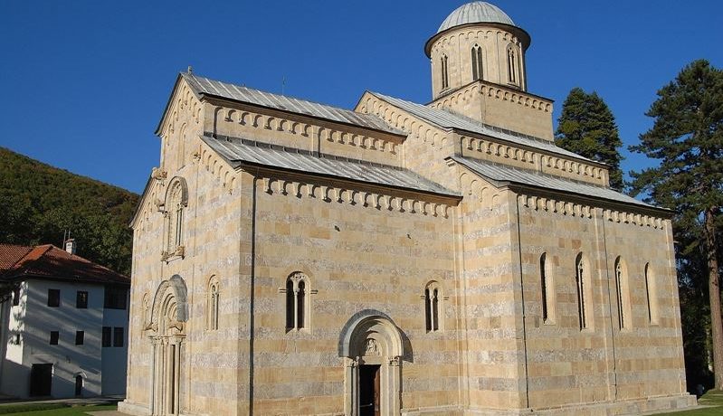 Historianët e Deçanit i reagojnë “Europa Nostras” dhe kreut të Manastirit