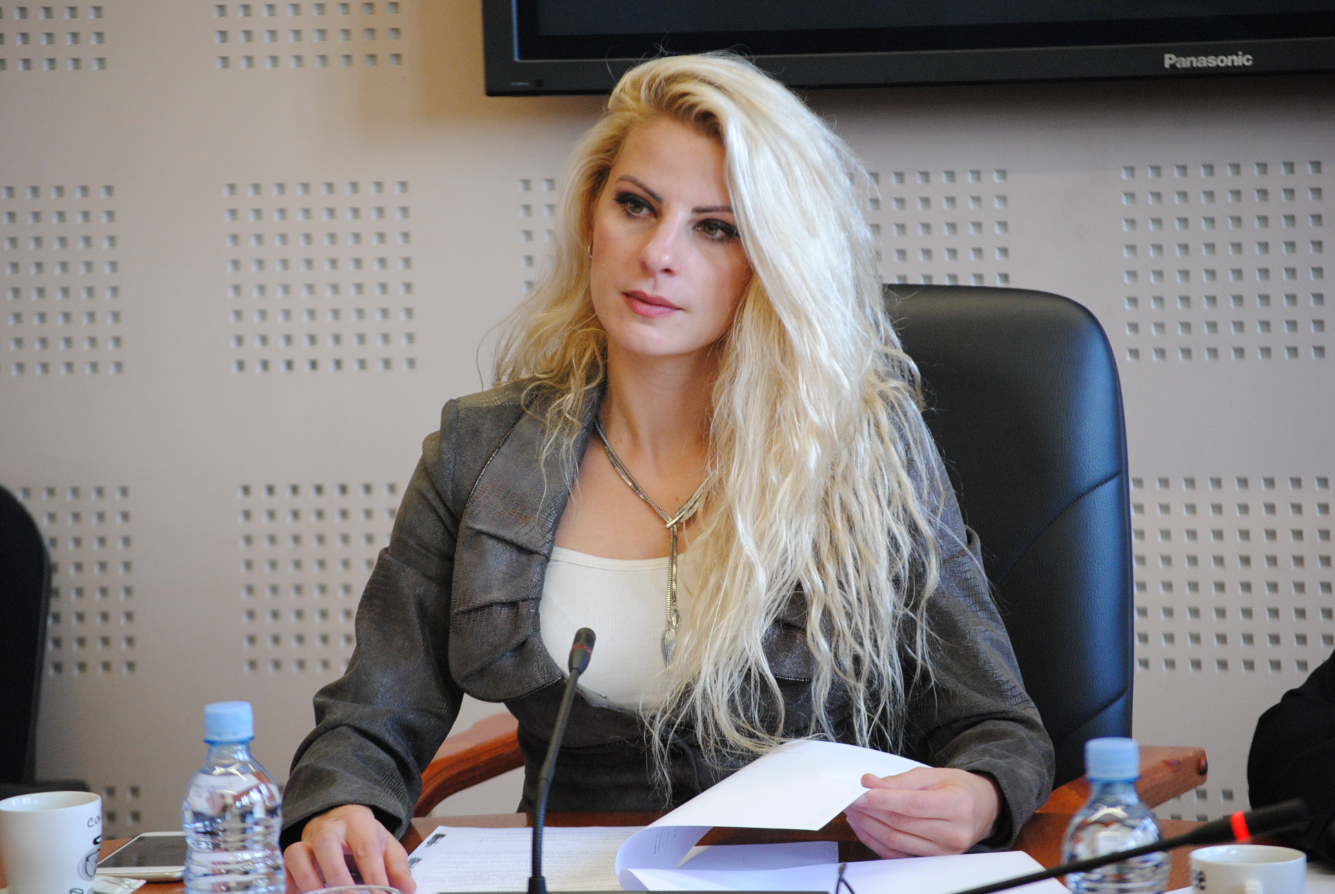 “Nuk jam punëtore e VV-së”, Duda Balje thotë se do ta takojë Kurtin kur të kthehet në Kosovë
