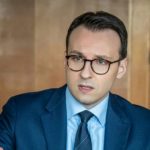 Kurti i bën nervozë në Beograd, Petkoviq: “Kush është ai t’i japë leje Vuçiqit për vizitë në Kosovë?”
