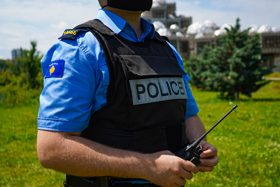 Policia përgënjeshtron Listën Serbe për akuzat se zyrtarët policorë kosovarë kanë shqetësuar një grua me fëmijë
