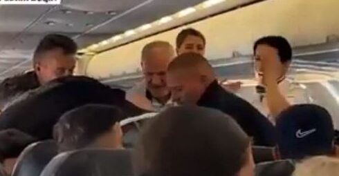 Momenti kur kosovari në aeroplan e shpëton një 17-vjeçar nga ngufatja