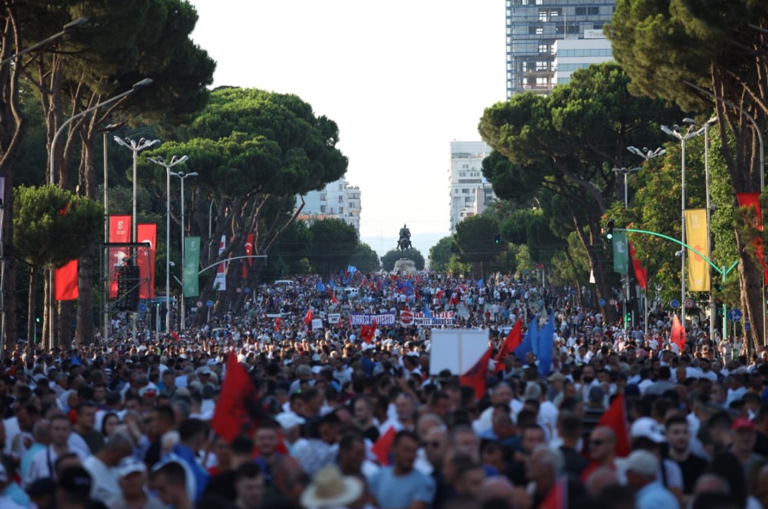 Nis protesta në Shqipëri, blindohet kryeministria dhe shtohen forcat policore