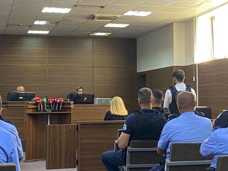 Dardan Krivaqa me anti-plumb në seancën gjyqësore për vrasjen e Marigona Osmanit
