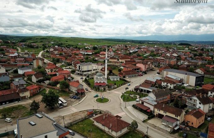 Rrahje afër xhamisë së fshatit në Ratkoc të Rahovecit, një i arrestuar