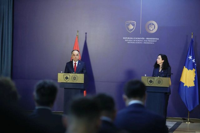 Begaj në Kosovë/ Osmani i kërkon aleancë ushtarake, presidenti i “tregon” derën: Kemi NATO-n
