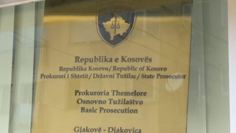 Sulmoi gruan shtatzënë dhe e lëndoi në kokë, aktakuzë ndaj të dyshuarit në Gjakovë