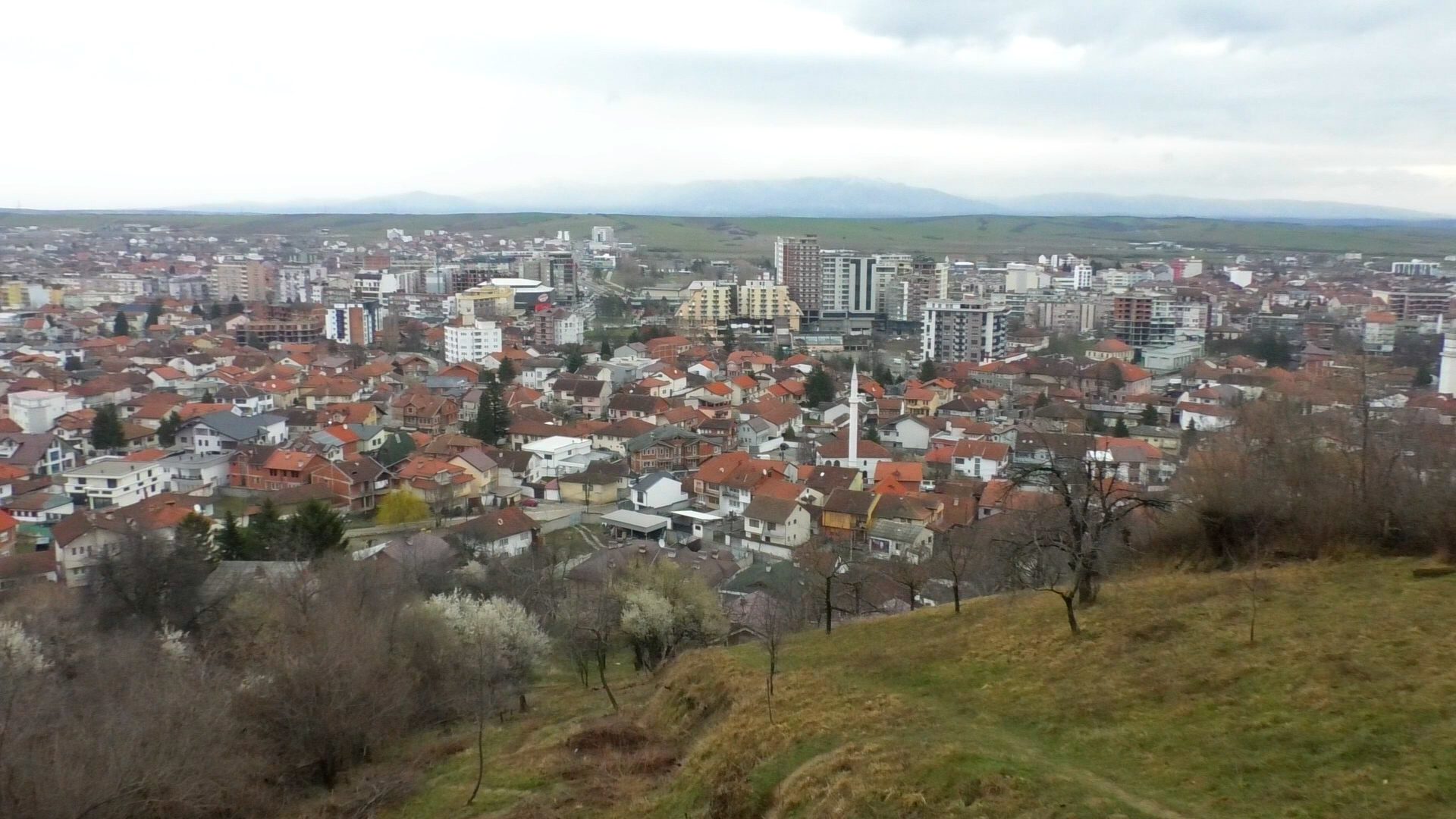 S’ia dha 5 euro, 27-vjeçari në Gjakovë i shkon babait te puna dhe e rrah