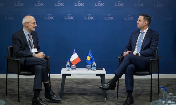Abdixhiku i kërkon Francës ta mbështes Kosovën për heqjen e vizave