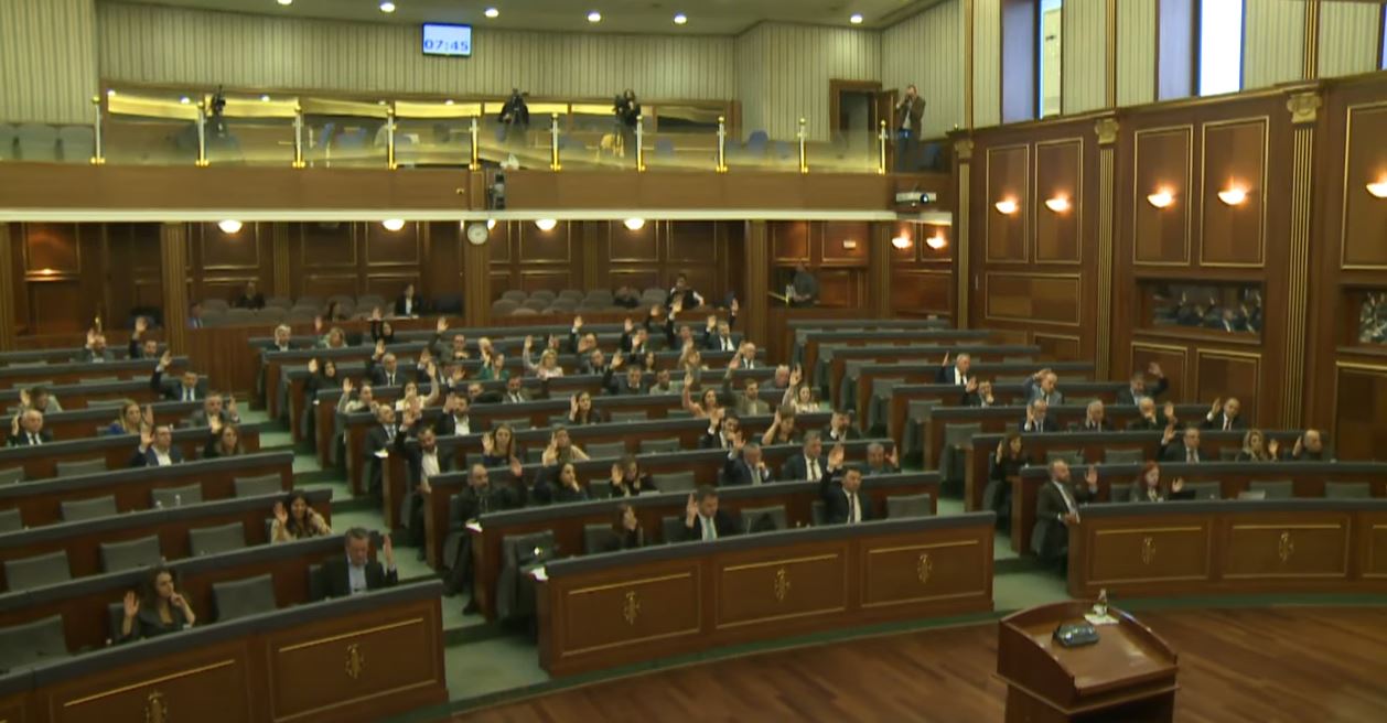 Kuvendi me 77 vota pro, miraton vendimin e qeverisë që 7 pjesëtarë të FSK-së të dërgohen me mision jashtë vendit