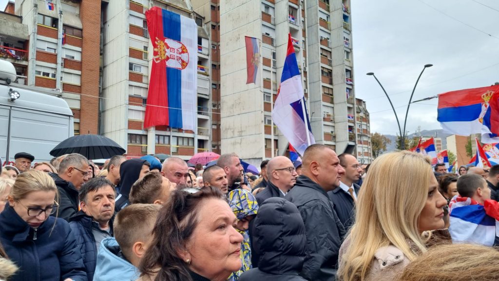 Dorëheqjet masive të serbëve: Si do të mbahet rendi dhe ligji në Veri?