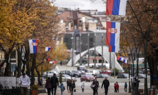 ‘Të qortuar’ nga Kosova, ‘të kërcënuar’ nga Serbia: A janë në zor serbët e rëndomtë të Kosovës në veri?