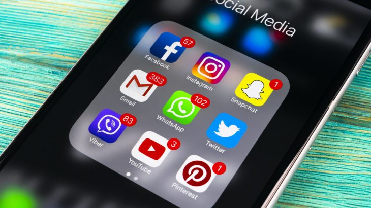 Fundi i rrjeteve sociale: Facebook në rënie, Twitter në kaos