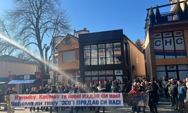 “Nuk e duam Asociacionin tuaj” – Serbët protestojnë kundër Vuçiqit dhe Listës Serbe