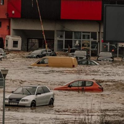 Zjarrfikësit e Rahovecit u dalin në ndihmë Klinës e Skënderajit pas vërshimeve