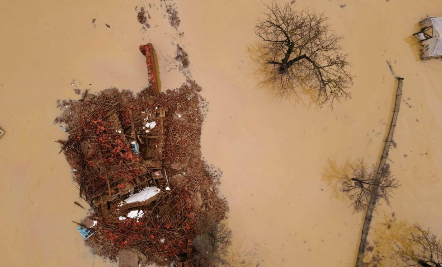 Pamje nga droni: Qytetarit në Skënderaj i shkatërrohet pasuria nga vërshimet