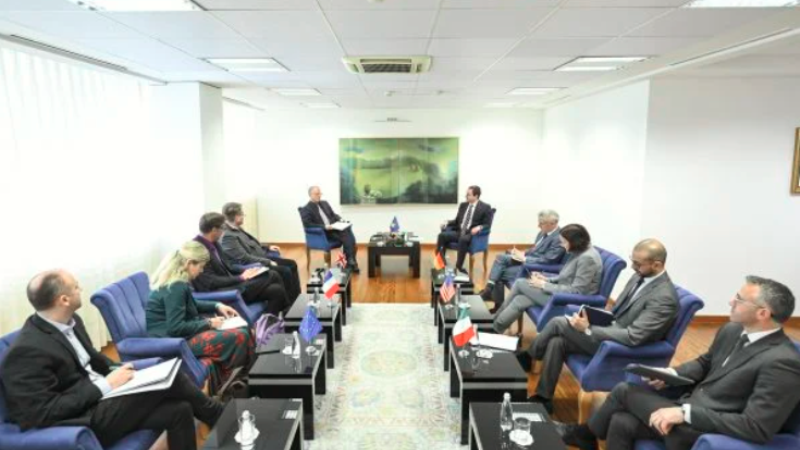 Kryeministri Kurti takohet me ambasadorët e QUINT-it, mësohet çka diskutuan