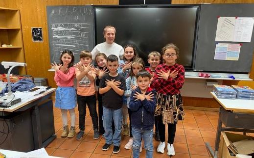 Nuk ka të ndalur dëshira e fëmijëve shqiptarë për të mësuar gjuhën shqipe në Zvicër