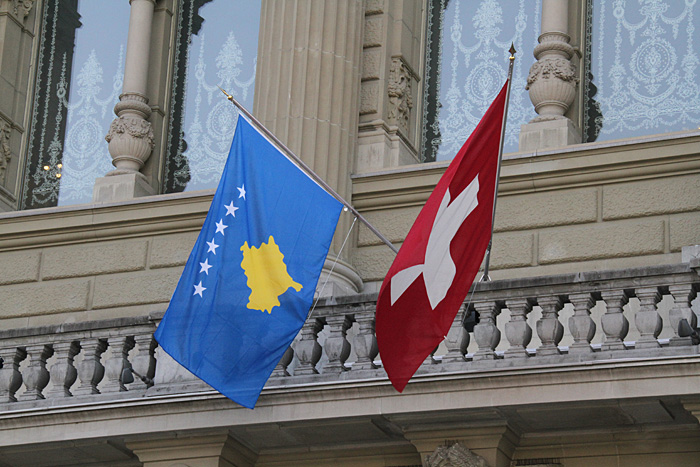 Zvicra miraton vendimin për heqjen e vizave për qytetarët e Kosovës