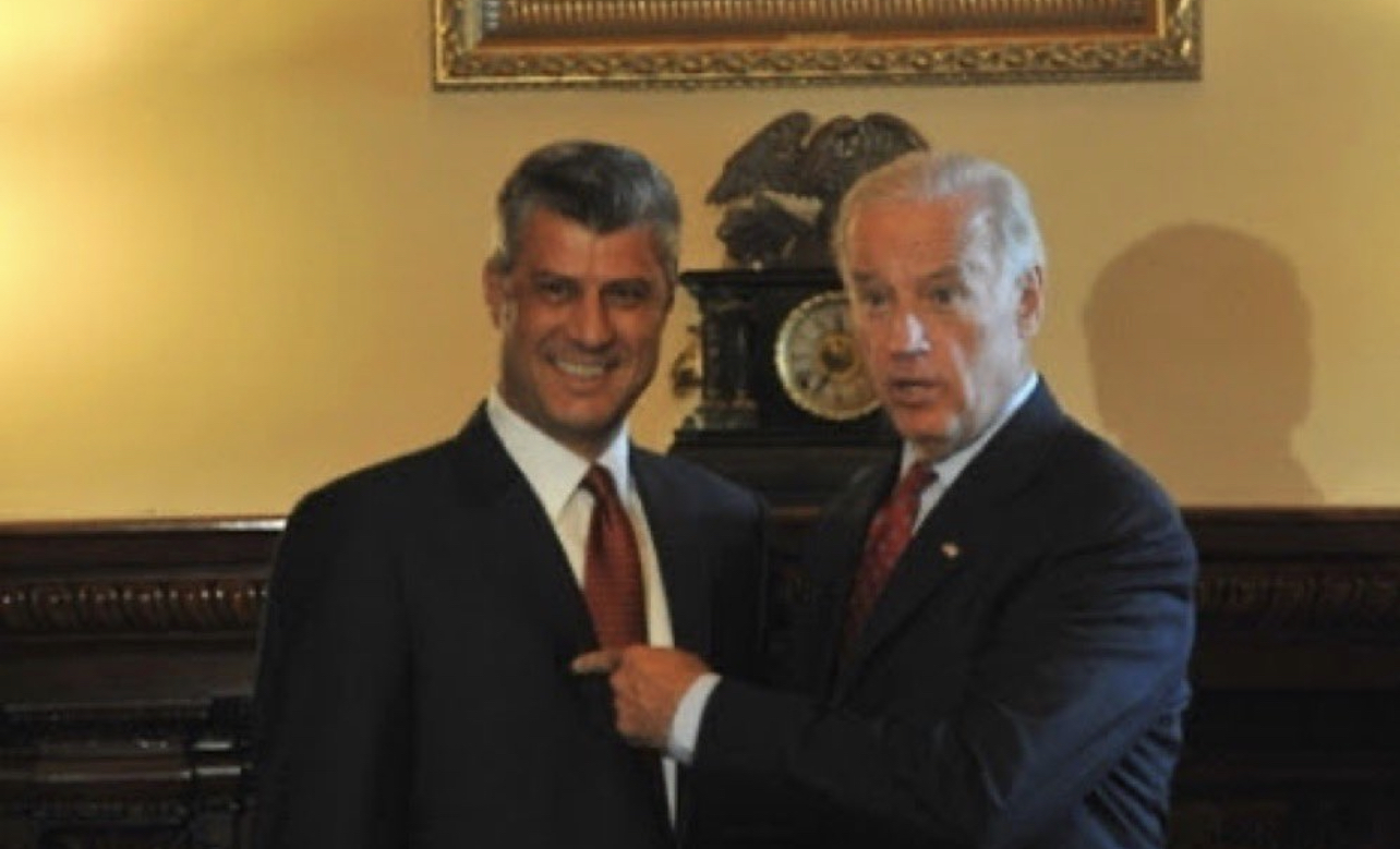 Grenell sërish kah Thaçi, publikon foton e ish-presidentit me Bidenin e George Washingtonin prapa