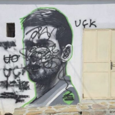 Shkatërrohet murali i Gjokoviqit në Rahovec