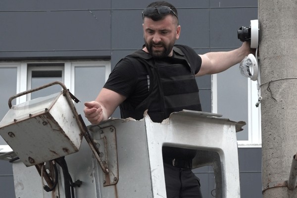 Policia e Kosovës heq kamerat ilegale në Leposaviq