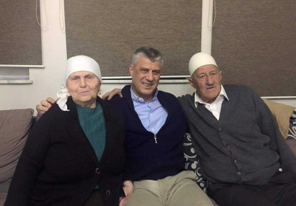 Nëna e Thaçit lirohet nga spitali pas trajtimit disaditor