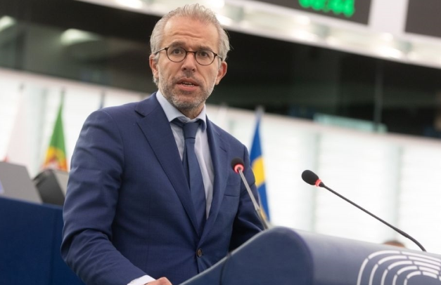 Eurodeputeti holandez thirrje BE-së: Presion maksimal Serbisë, policët kosovarë të lirohen menjëherë