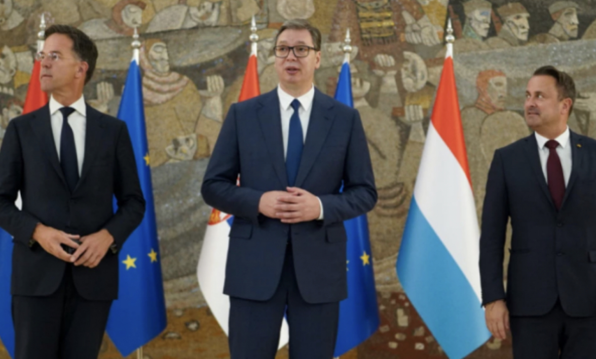 Kryeministri holandez në Beograd: Brengosëse dhuna ndaj civilëve, KFOR’it dhe gazetarëve