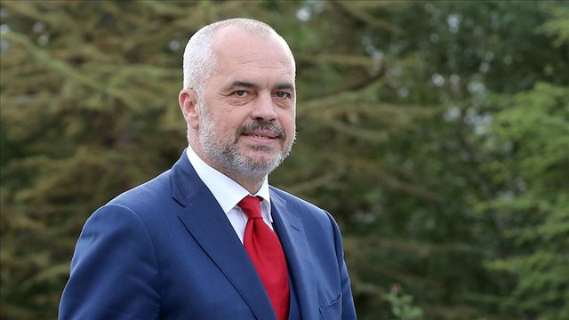 Rama mbërrin në Serbi, pritet takimi me presidentin Vuçiç