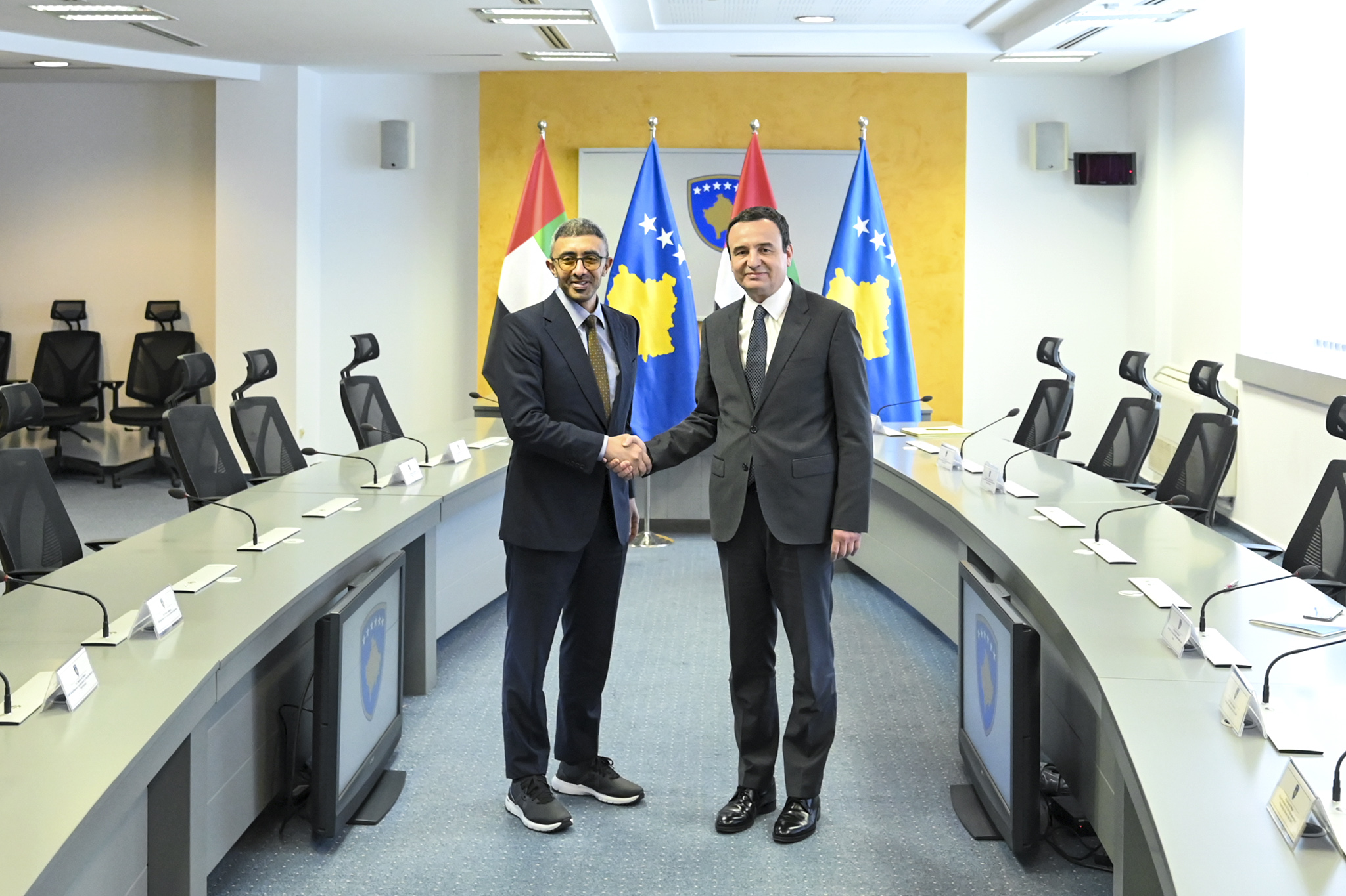 Sheikh Abdullah bin Zayed telefonon Kurtin, Emiratet i japin Kosovës 25 milionë dollarë për spital fëmijësh