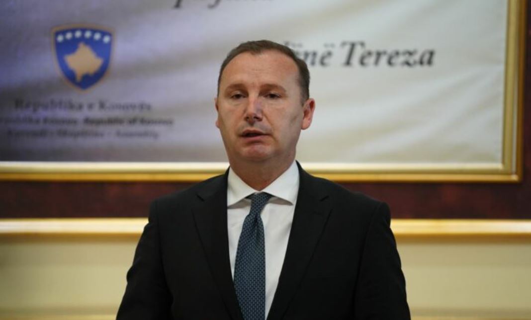 “O ministër a je gjallë”, Zemaj kritikon vendimin e spitalit të Gjakovës për ndaljen e operacioneve