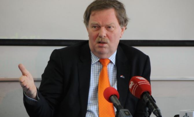 Ish-ambasadori i Holandës në Kosovë, Bosch: E padrejtë ajo që po i kërkohet Kosovës nga ndërkombëtarët