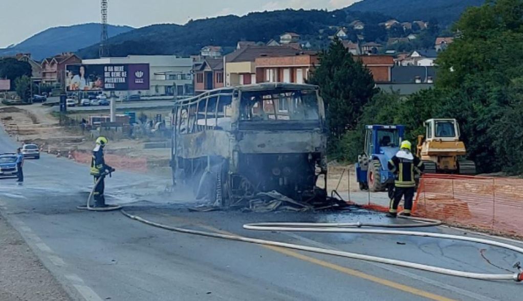 Policia jep detaje për autobusin që u përfshi nga zjarri: Nuk ka asnjë të lënduar