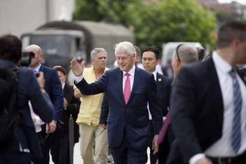Bill Clinton sot feston ditëlindjen e 77