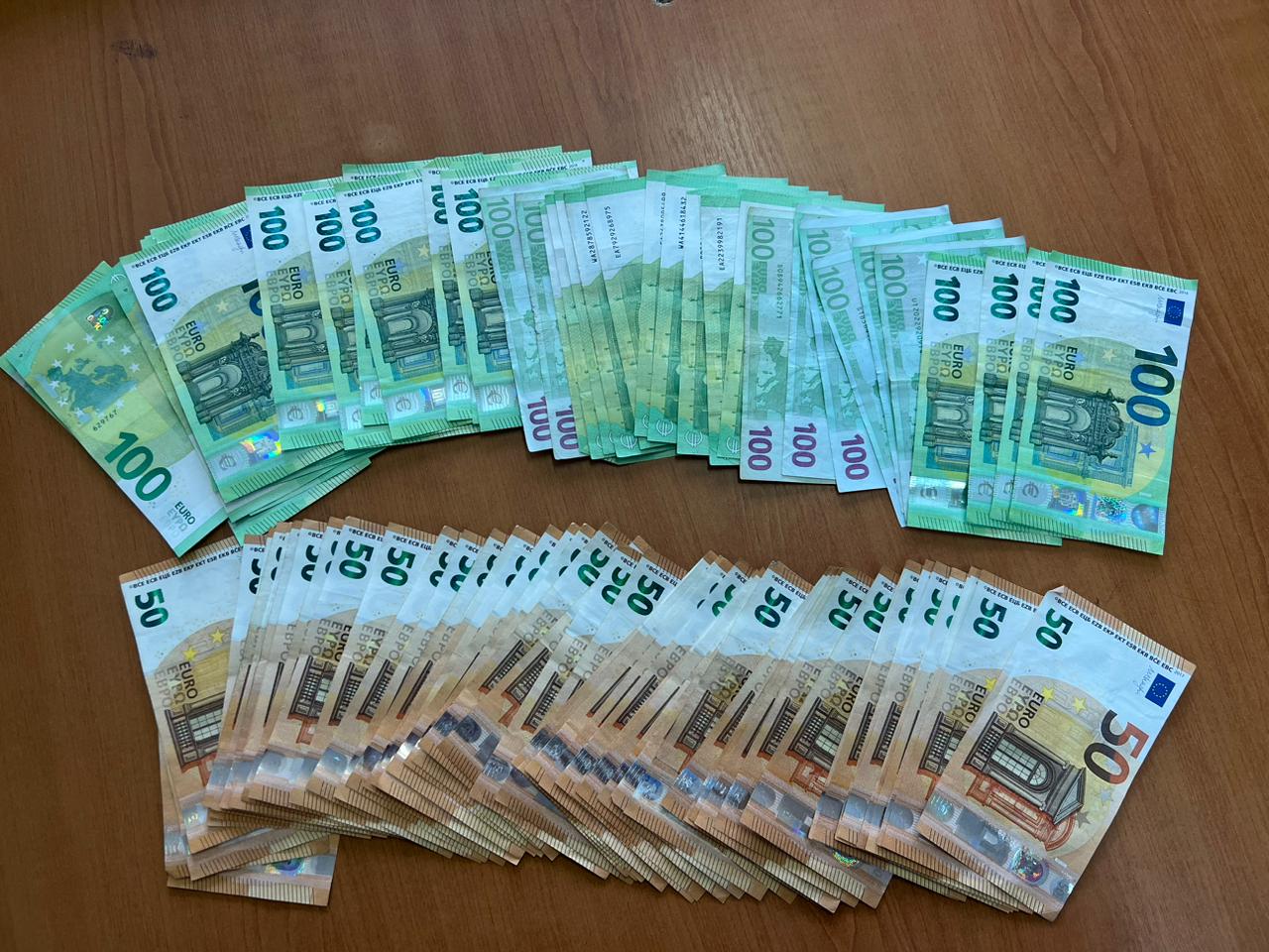 Gjakovari tregohet “zemërgjerë”, i gjen 8 mijë euro i dorëzon menjëherë në Polici