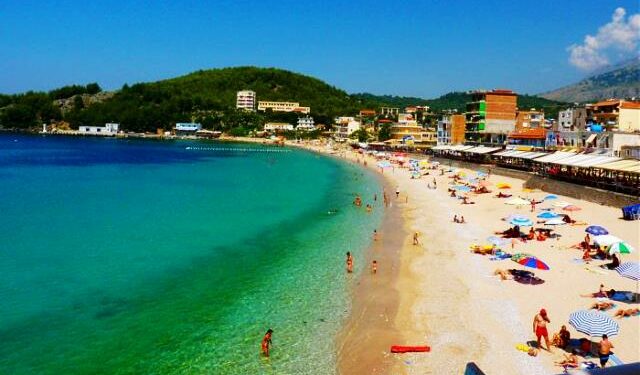 Mrekulli në plazhet e Vlorës: Policia shpëton katër persona që po rrezikonin të mbyteshin