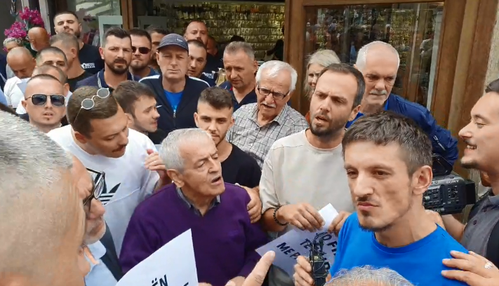 Suspendohet rreshteri që s’reagoi kur u sulmua gazetari Krasniqi në Prizren