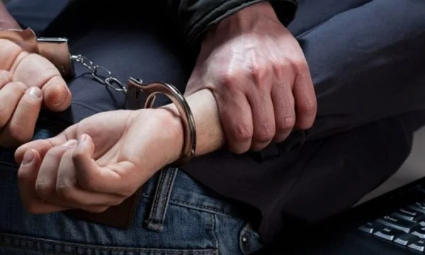 Gjakovë: Arrestrohet burri që mashtronte femrat se po ua heqte “të bamet”