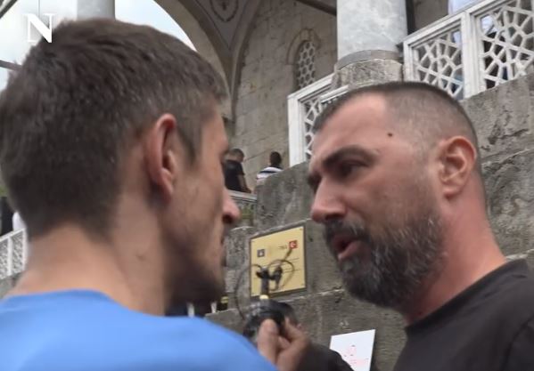 Publikohet video e plotë: Kështu u sulmuan Vullnet Krasniqi e kameramani i Nacionales në Prizren