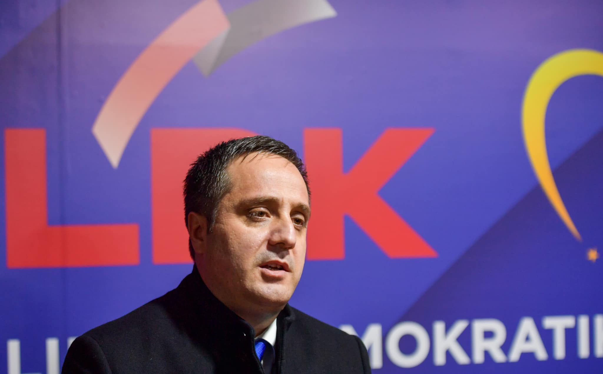 Deputeti i LDK-së: Në vendet demokratike hajnat i mbron avokati, në Kosovë i mbron kryeministri