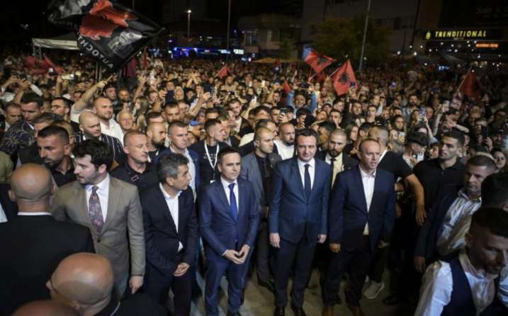 Vizita e Kurtit në Tetovë dhe Çair shkakton përplasje mes partive politike
