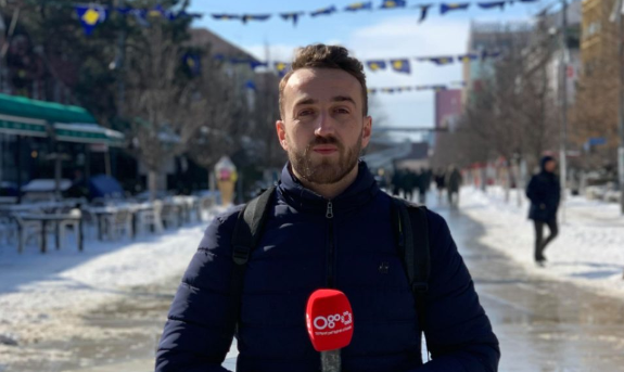 “Dua të ik të punoj në Kosovë”, gazetari nga Shqipëria mirëpret bojkotin e konferencës së Hajdarit nga gazetarët