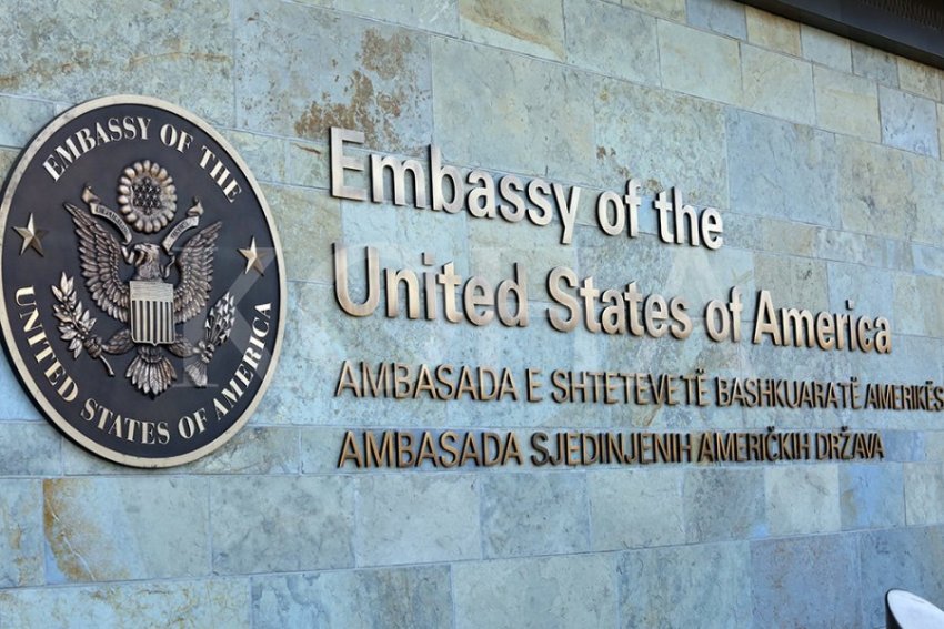 Një ditë para takimit në Bruksel, ambasada e ShBA-së: Kosova e Serbia t’i marrin përsipër obligimet