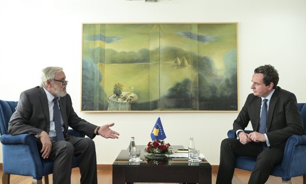 Kurti takohet me krye-akademikun Mehmet Kraja, flasin për projektin e enciklopedisë shqiptare