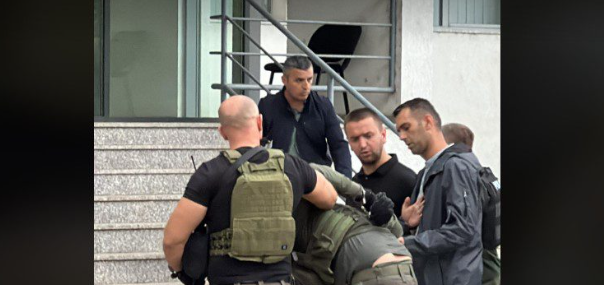 Dalin pamjet e një sulmuesi të arrestuar nga Policia e Kosovës