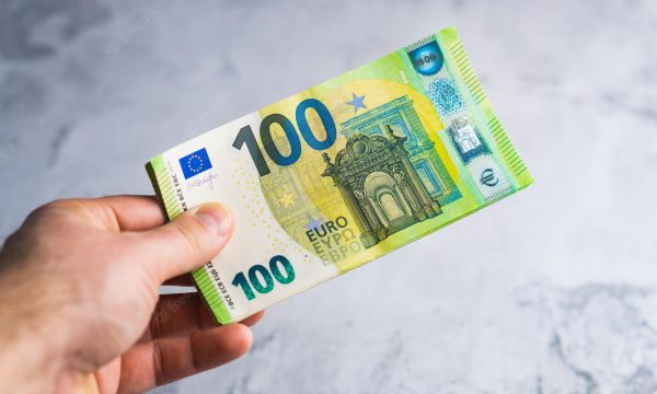 Komunat e mirëpresin vendimin e Kushtetueses për pezullimin e faljes së 100 eurove