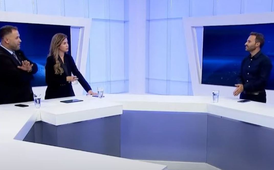 “Raportoni në favor të pushtetit” – Frashër Krasniqi kritikon moderatorët e RTK-ës