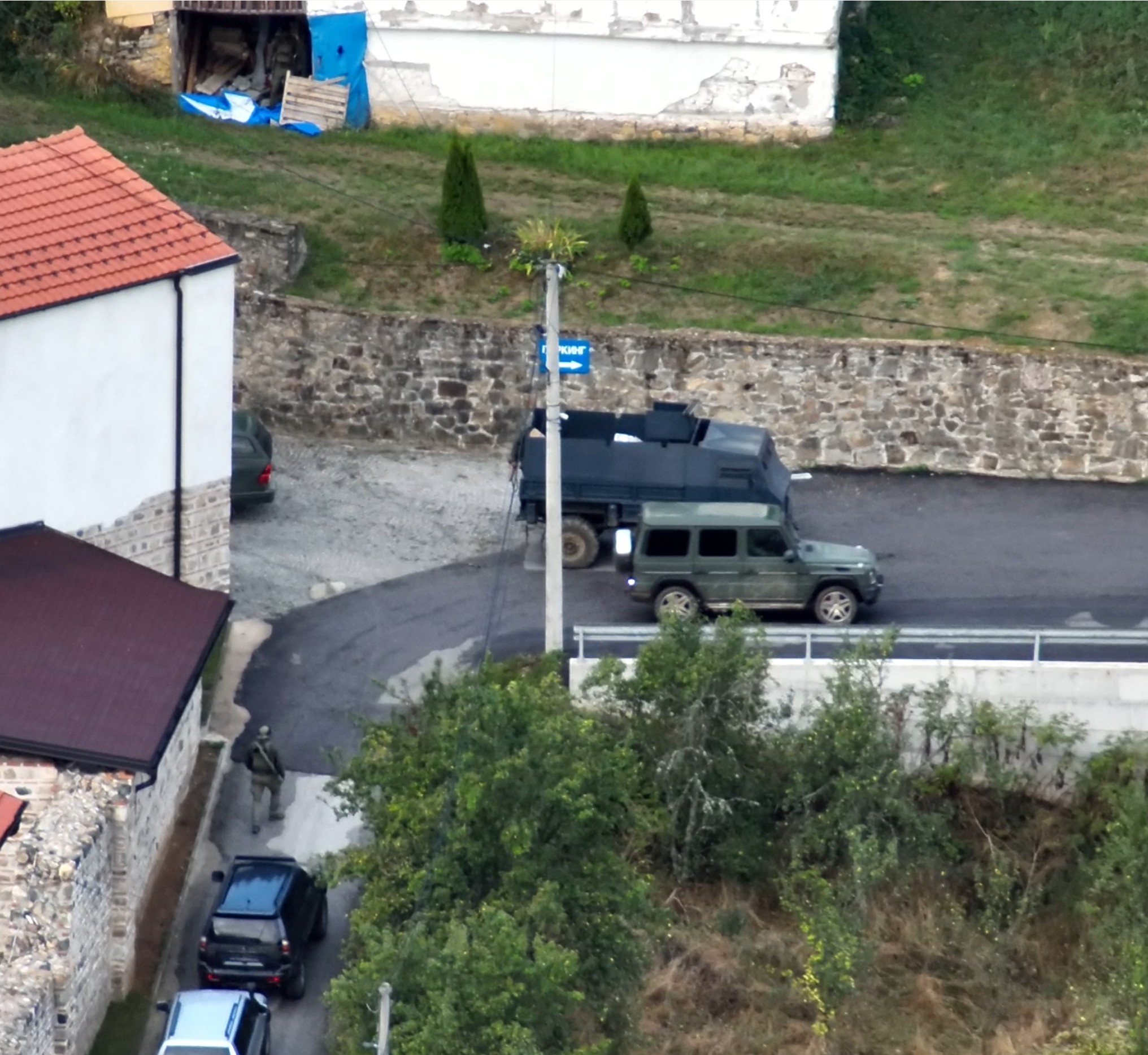 Ushtria e Serbisë furnizoi me armë sulmuesit në Banjskë, Policia e Kosovës konfiskoi disa prej tyre